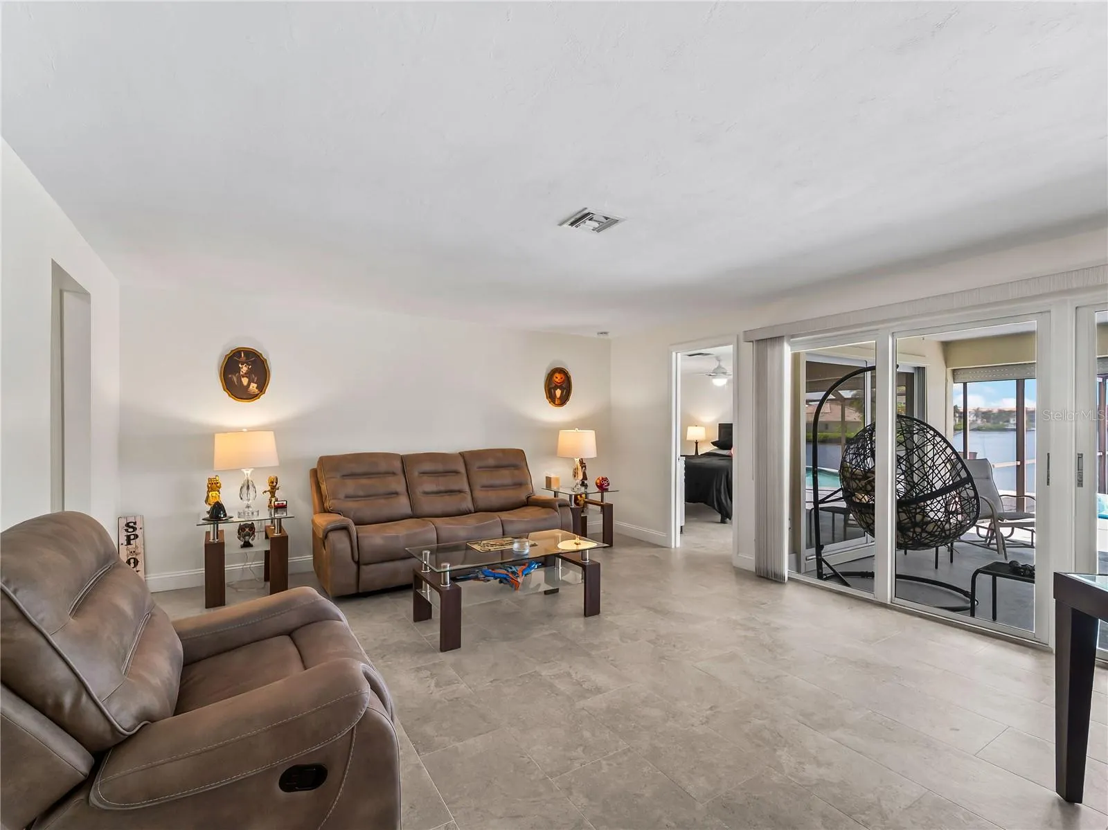 290 3RD ST W