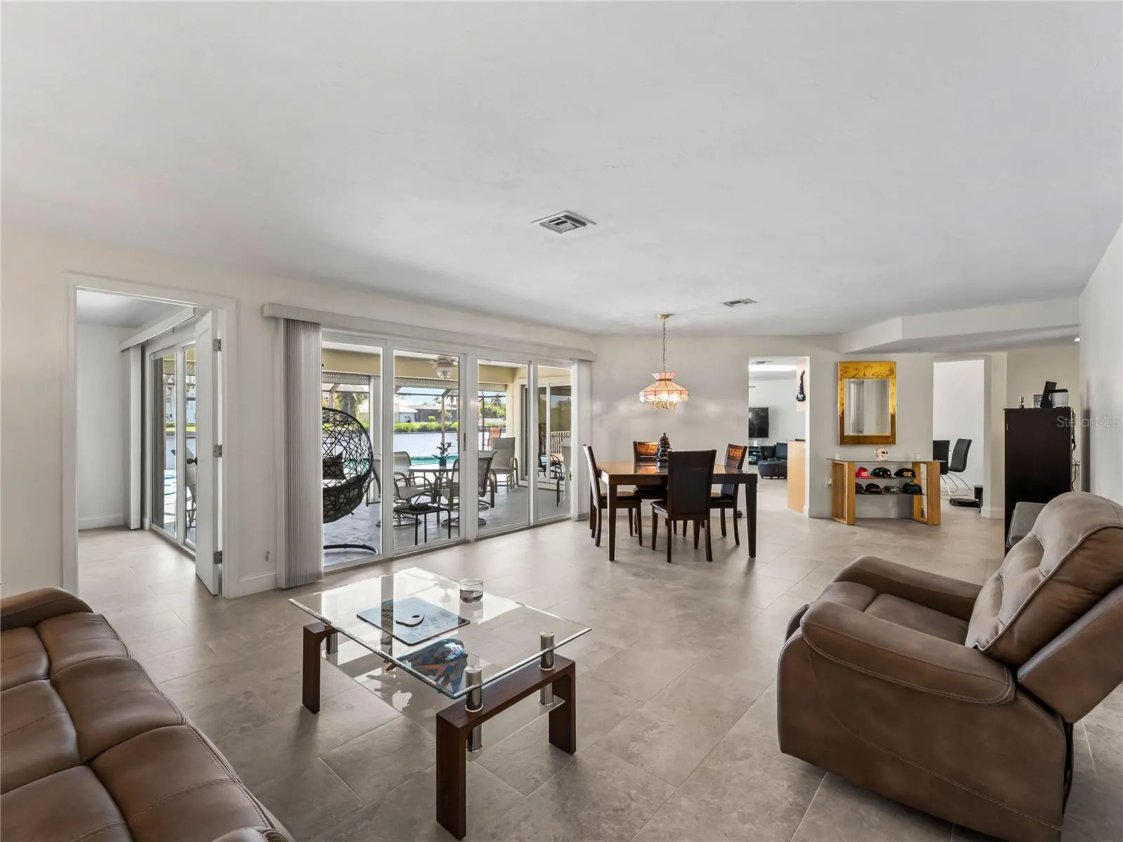 290 3RD ST W