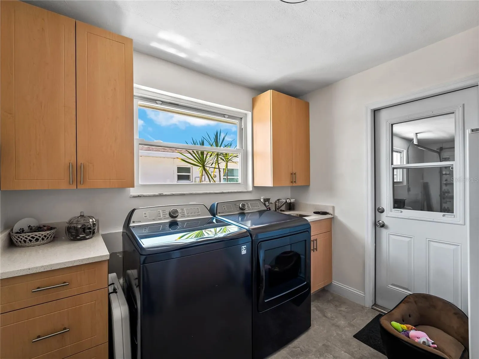 290 3RD ST W
