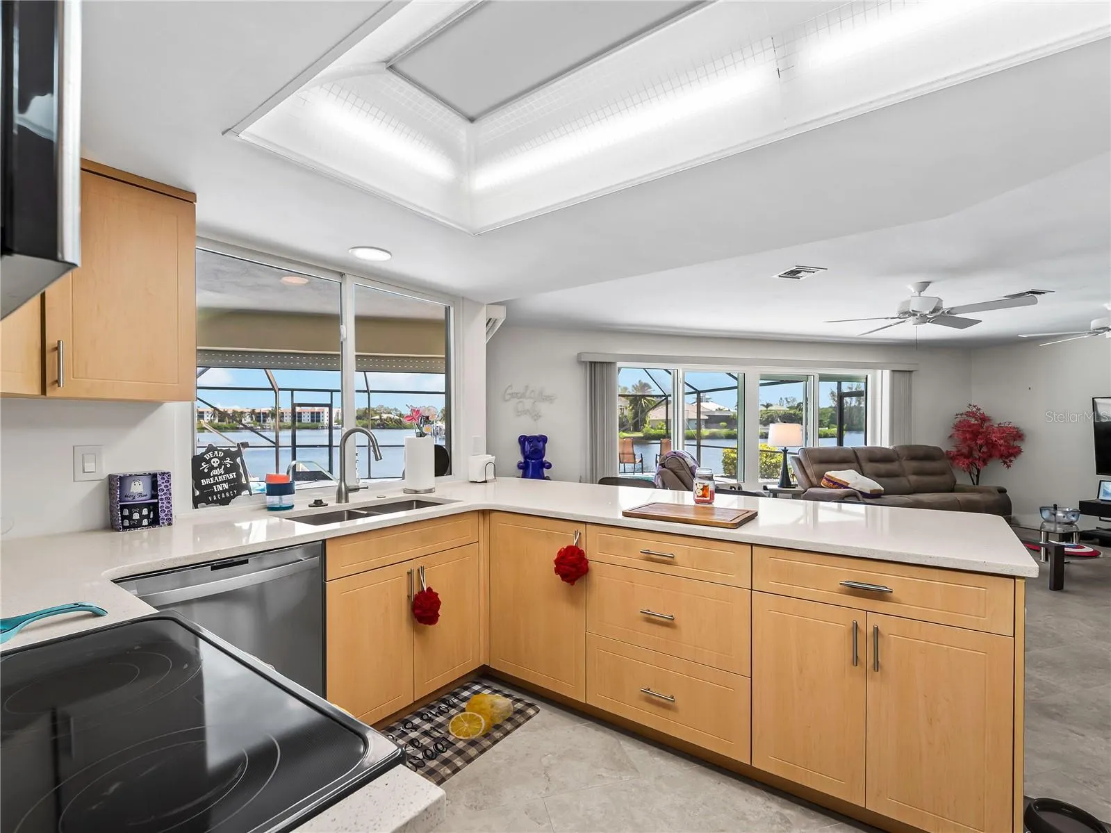 290 3RD ST W