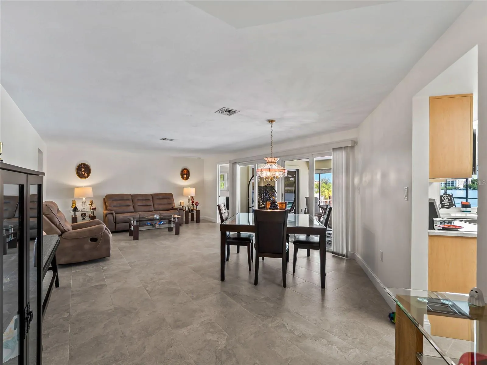 290 3RD ST W