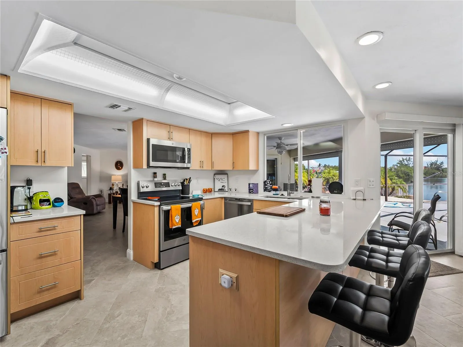 290 3RD ST W