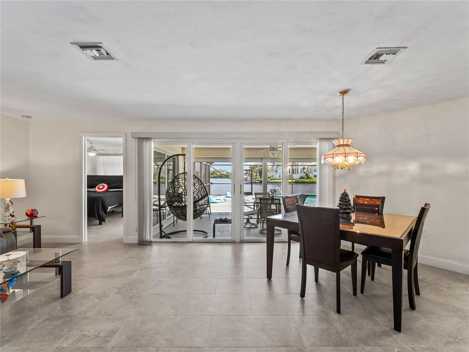 290 3RD ST W