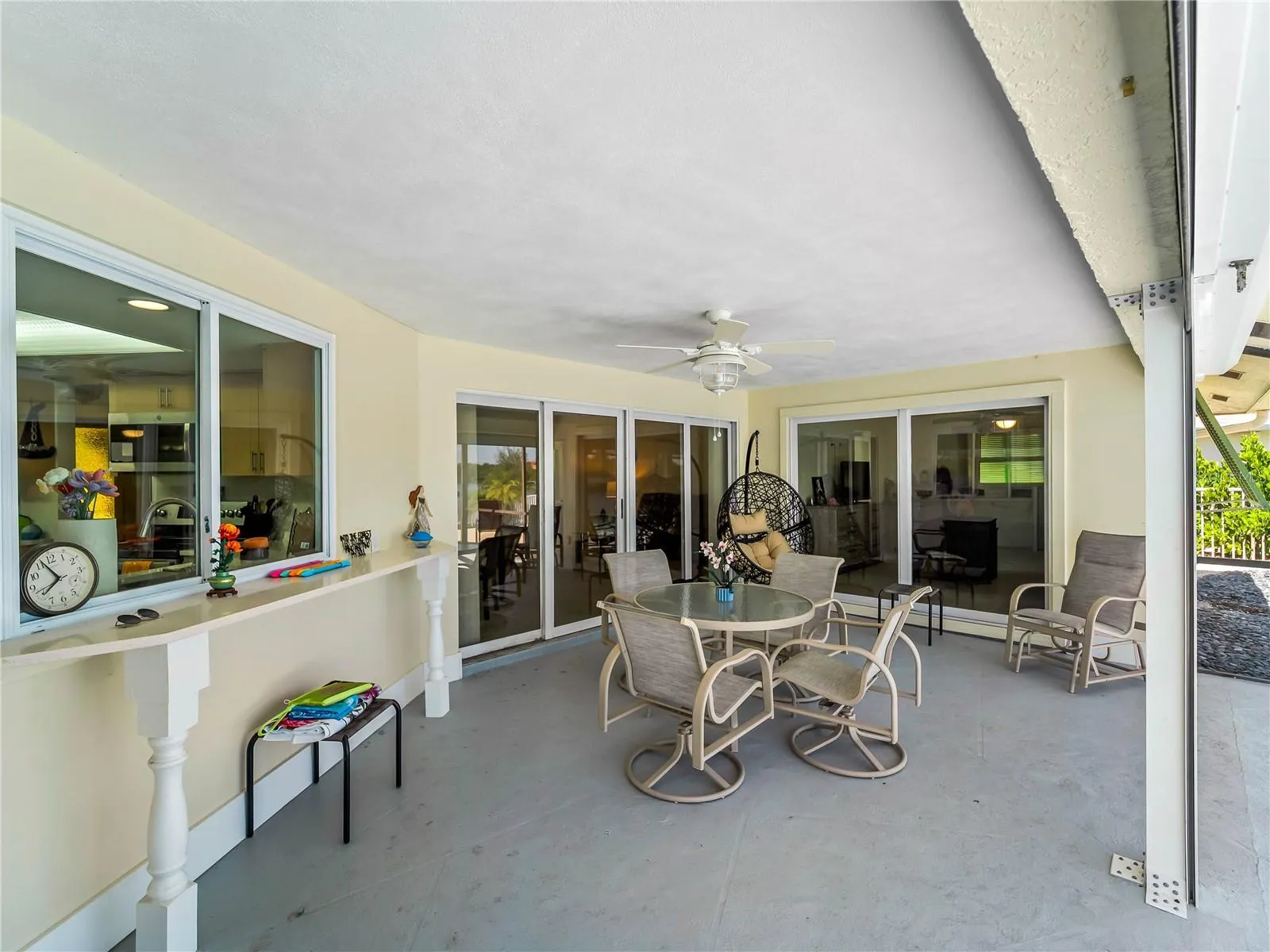 290 3RD ST W