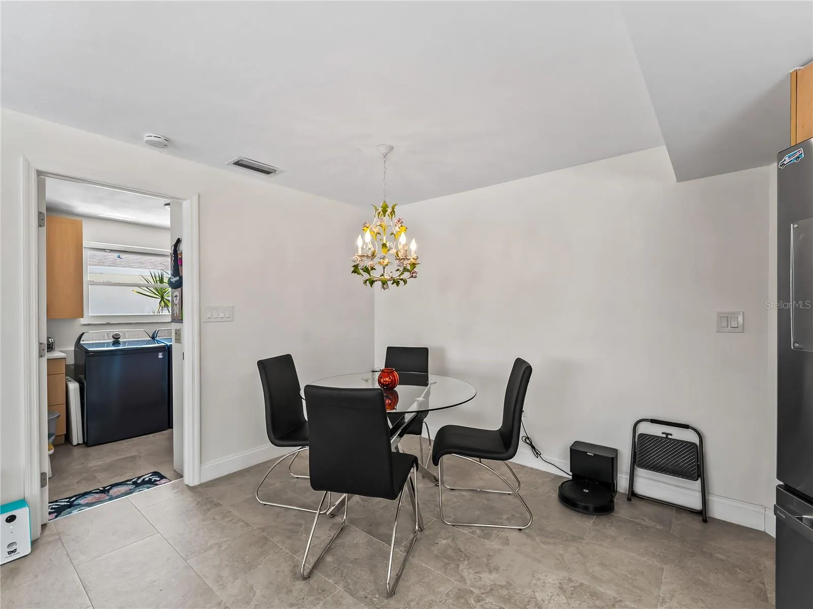290 3RD ST W