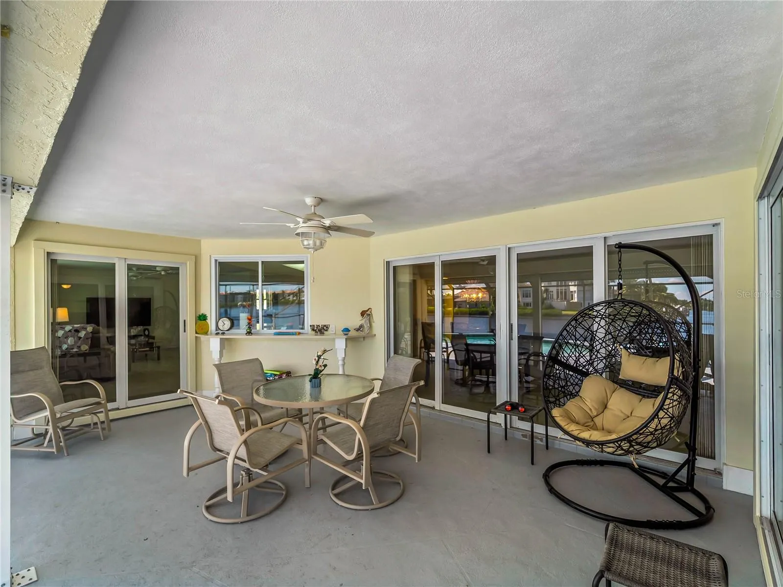 290 3RD ST W