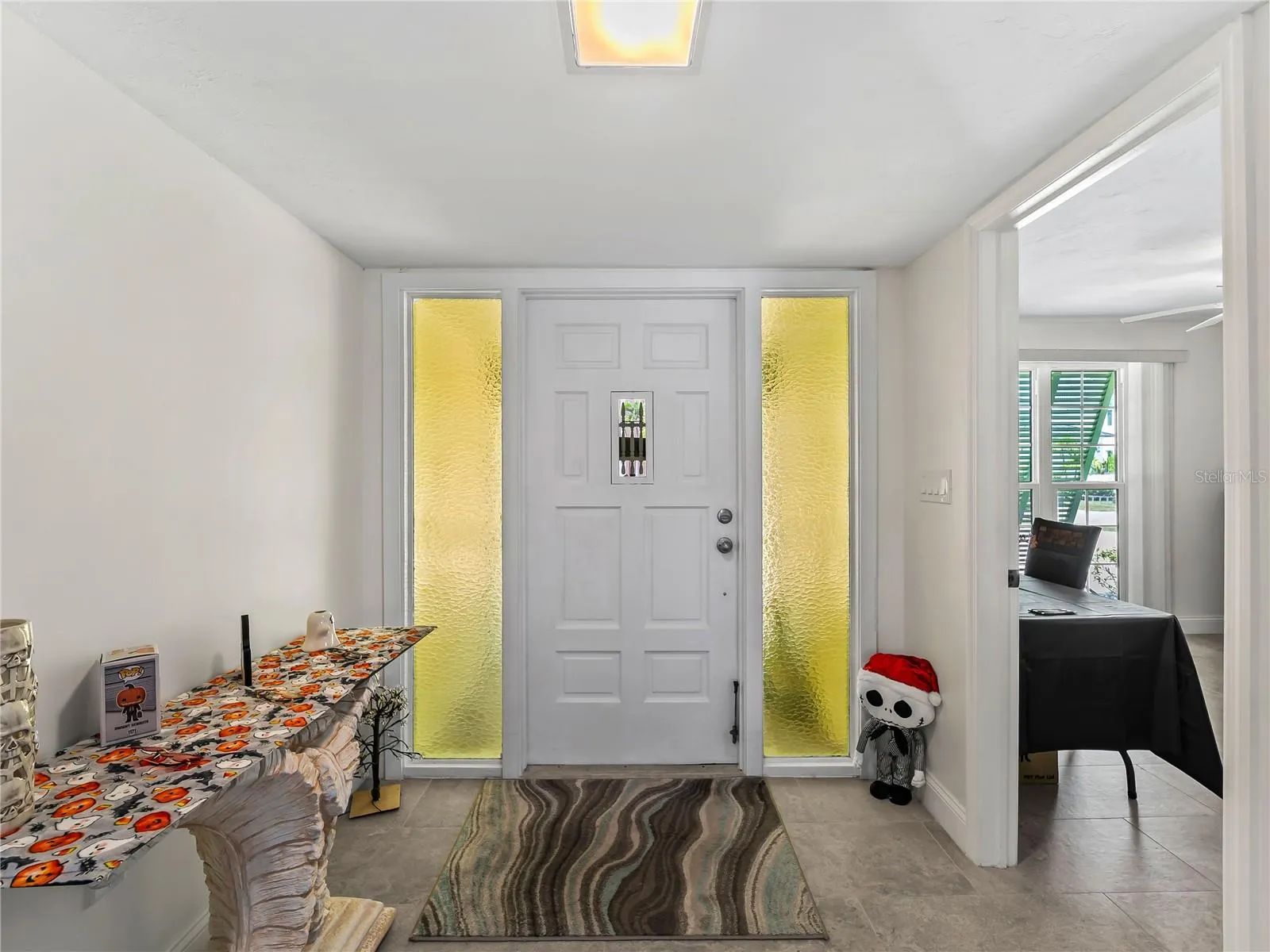 290 3RD ST W