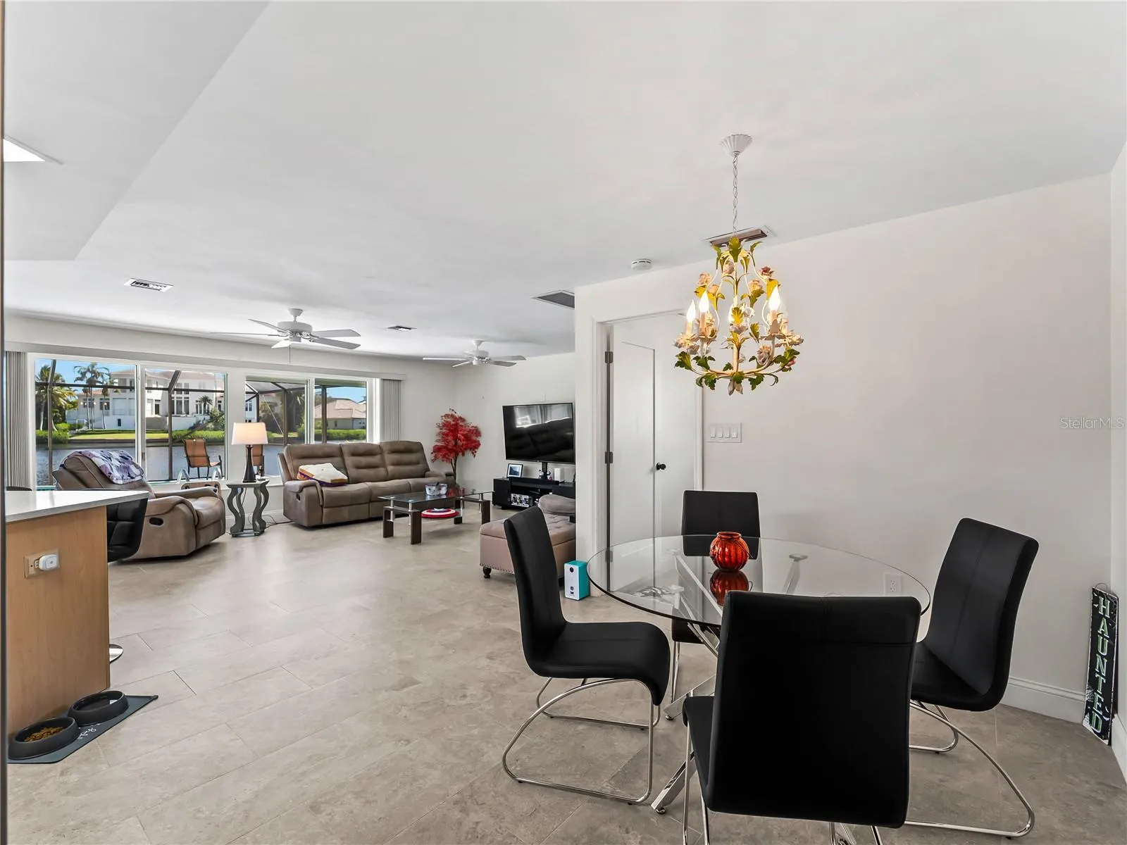 290 3RD ST W