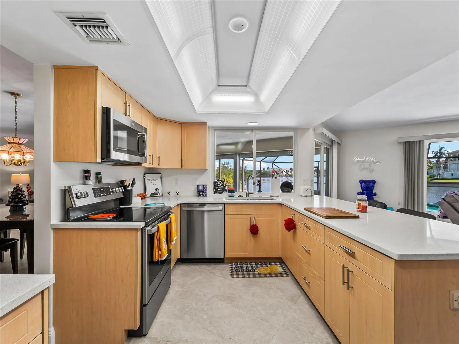 290 3RD ST W