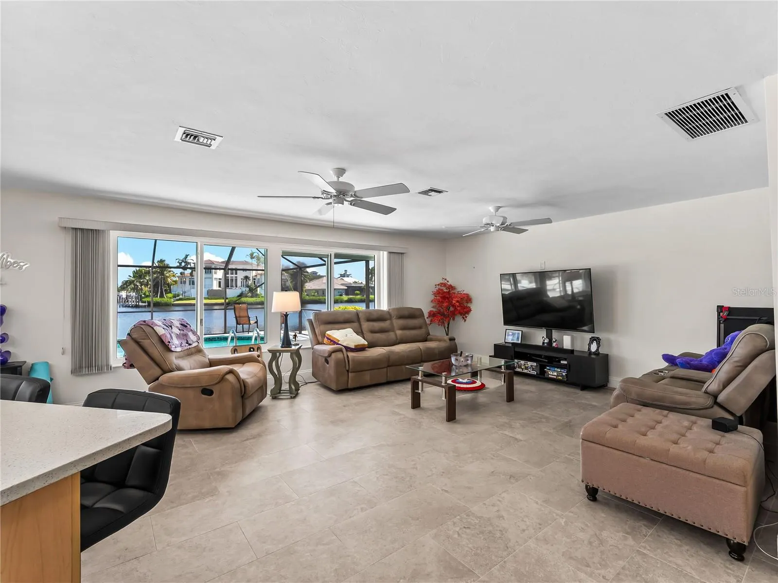 290 3RD ST W