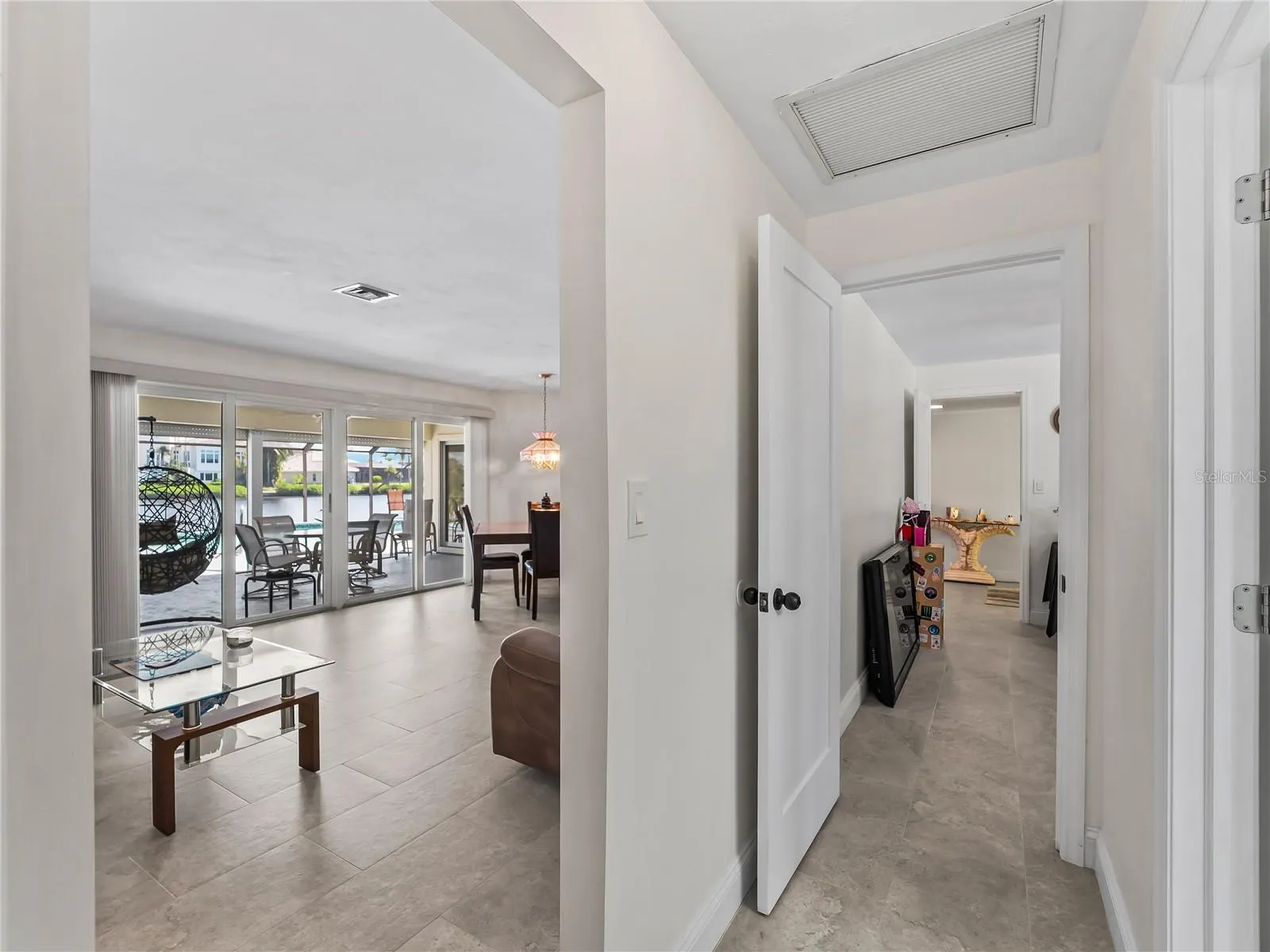 290 3RD ST W