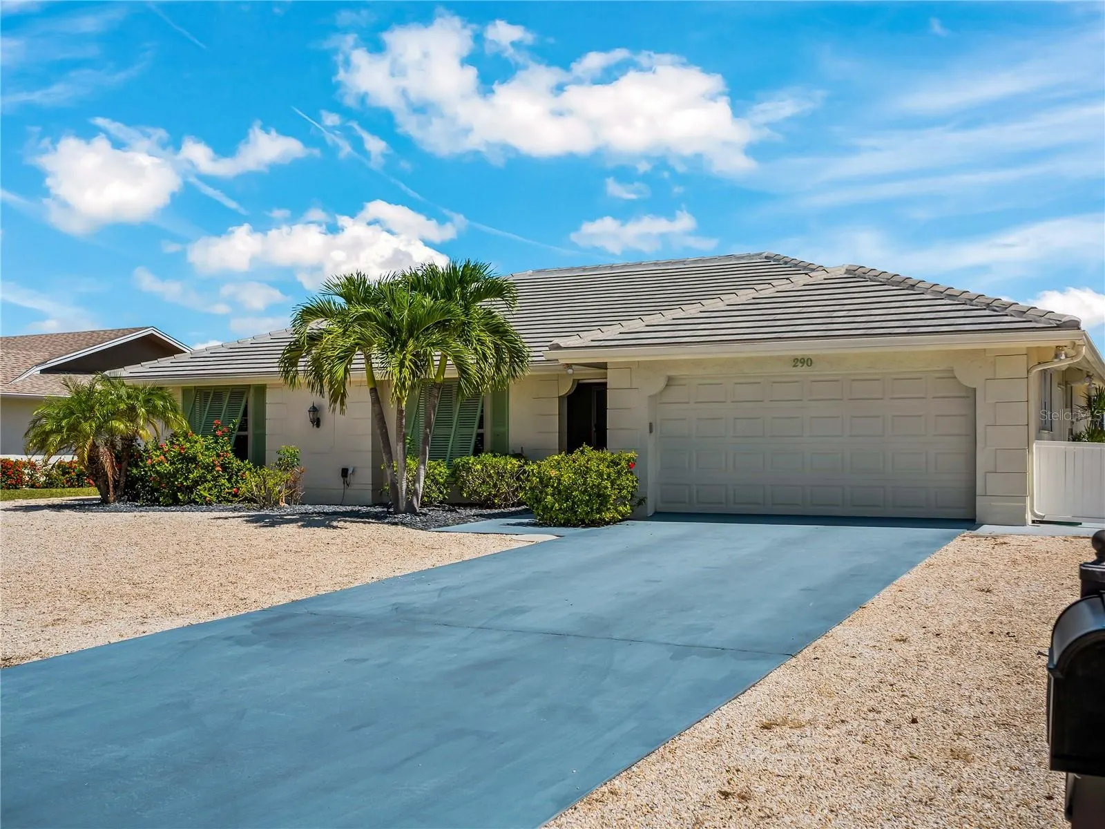 290 3RD ST W