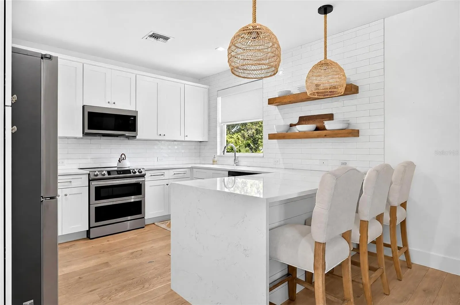 950 W OLYMPIA AVE
