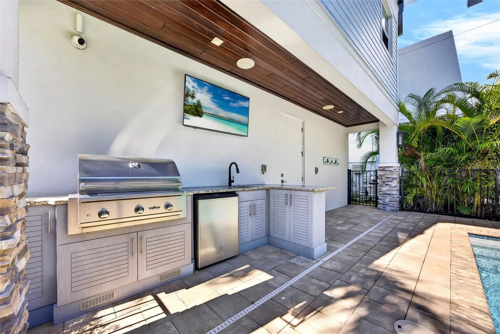 950 W OLYMPIA AVE