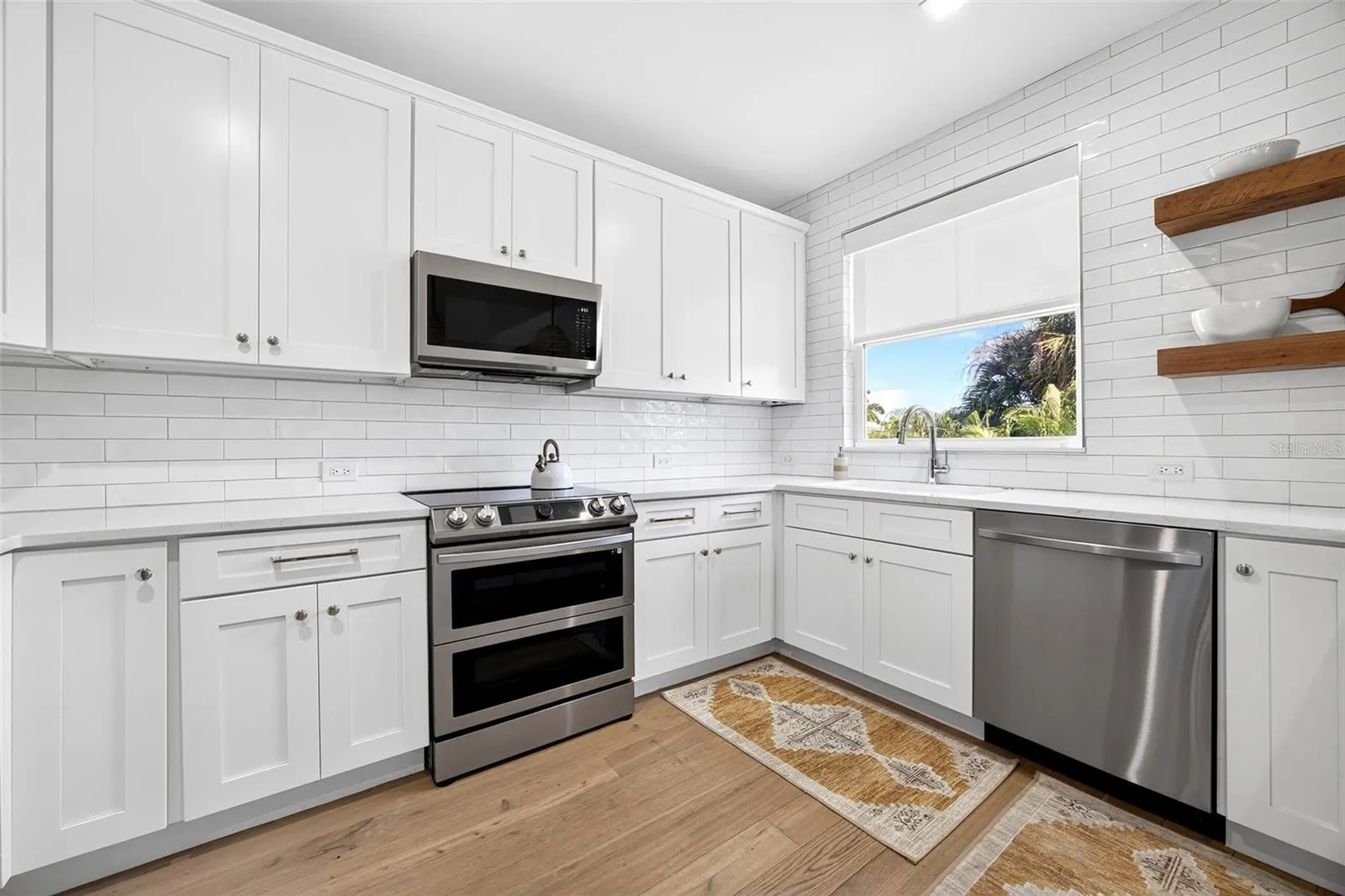 950 W OLYMPIA AVE