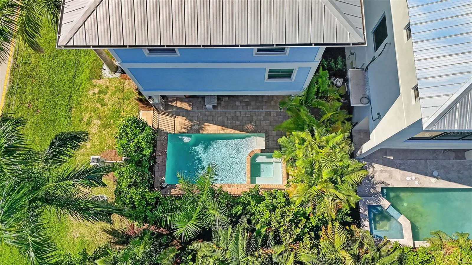 950 W OLYMPIA AVE