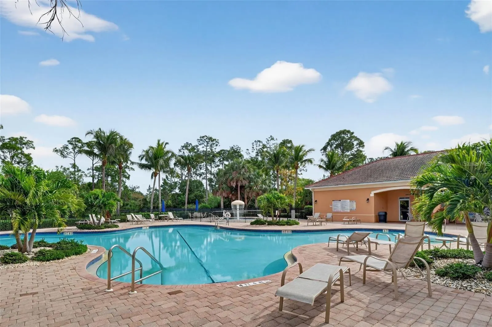 3535 DANDOLO CIR