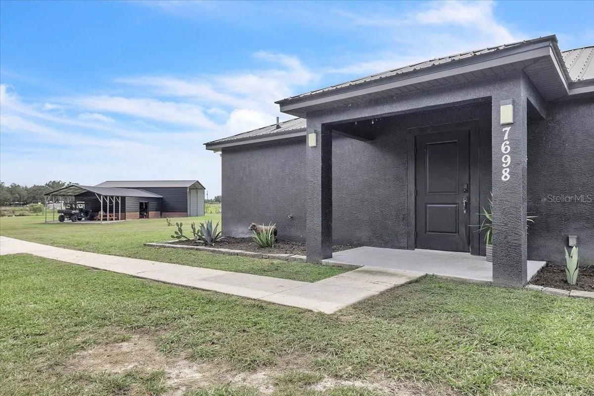 7698 SW SENATE ST