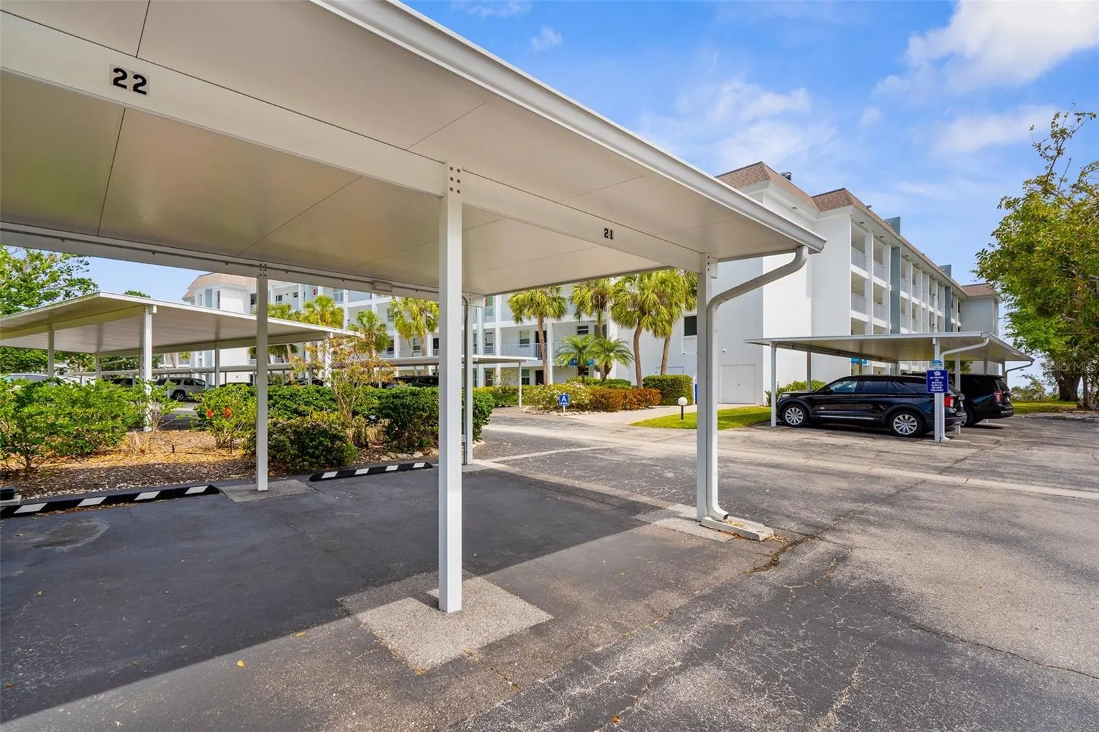 600 SUTTON PL #101B #101B