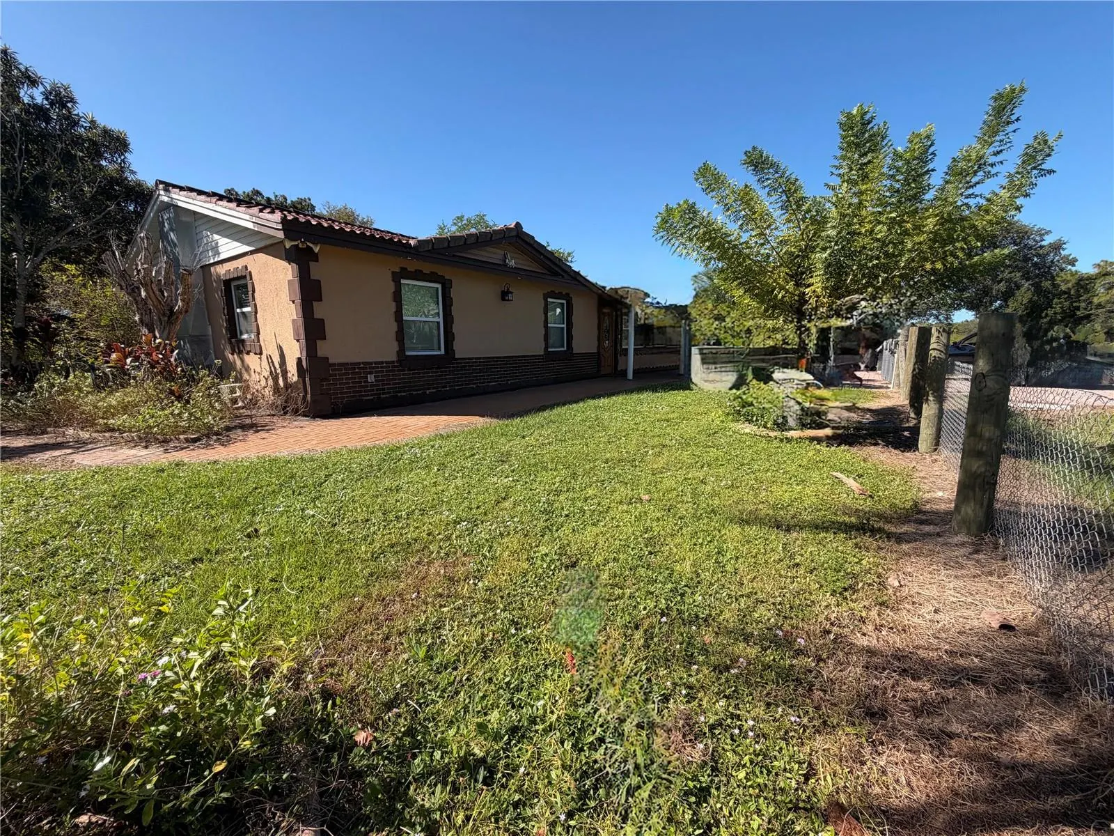 1881 SE CHERRY DR