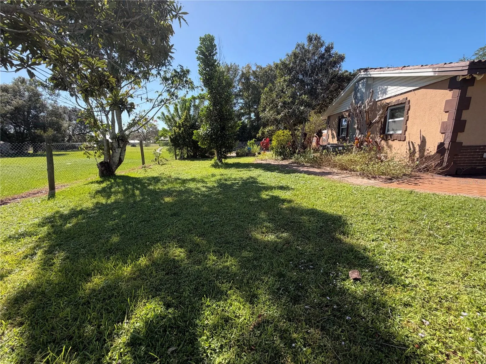 1881 SE CHERRY DR