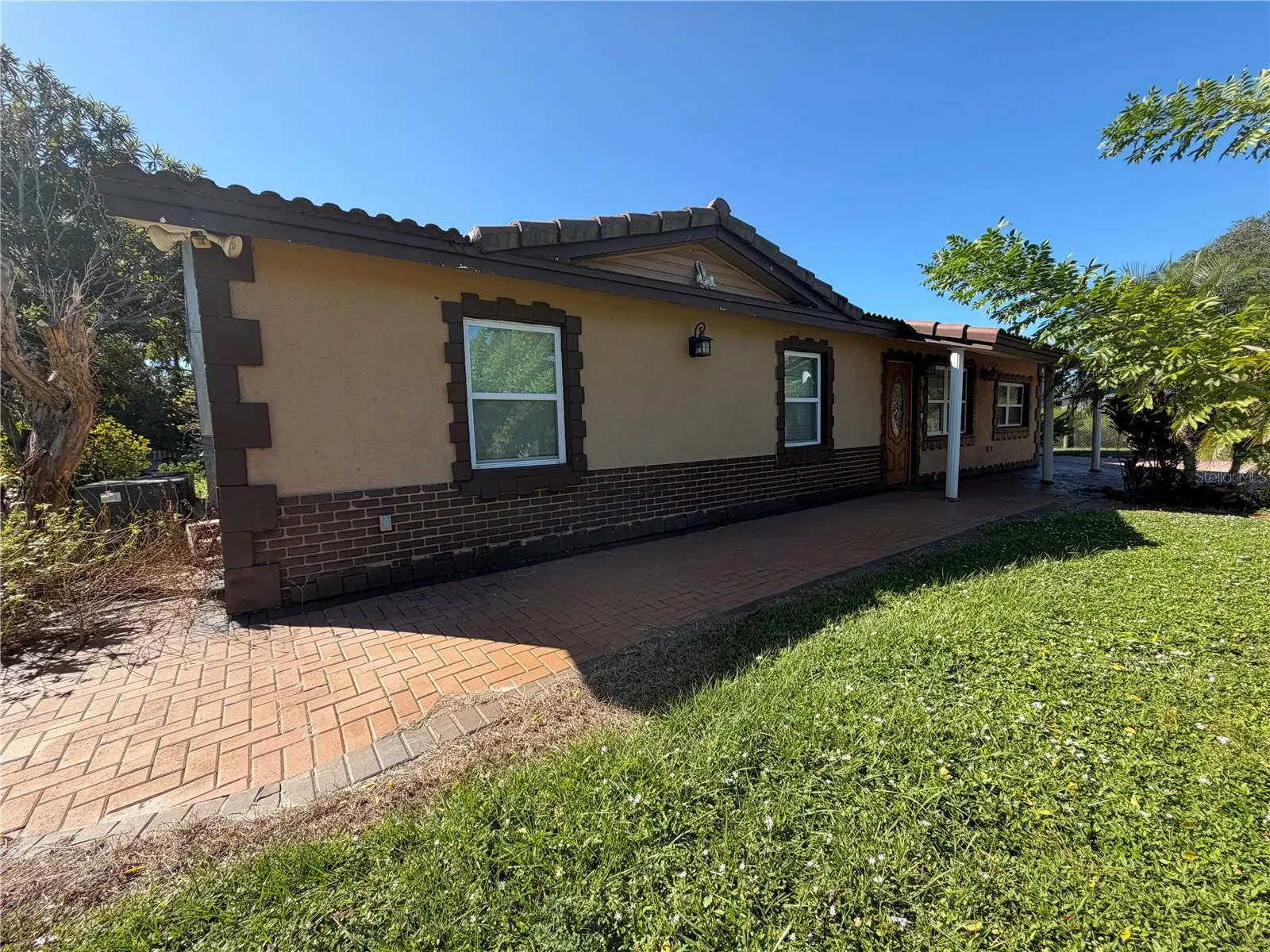 1881 SE CHERRY DR