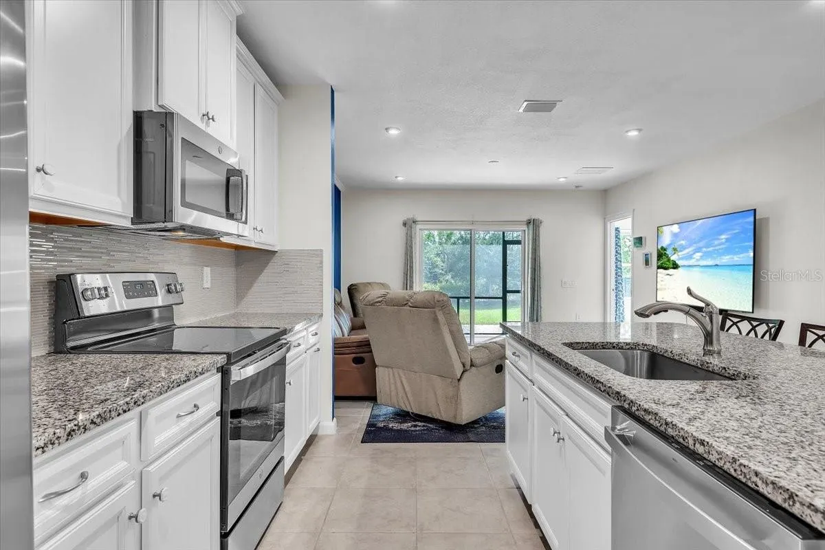 1808 W PALMS DR