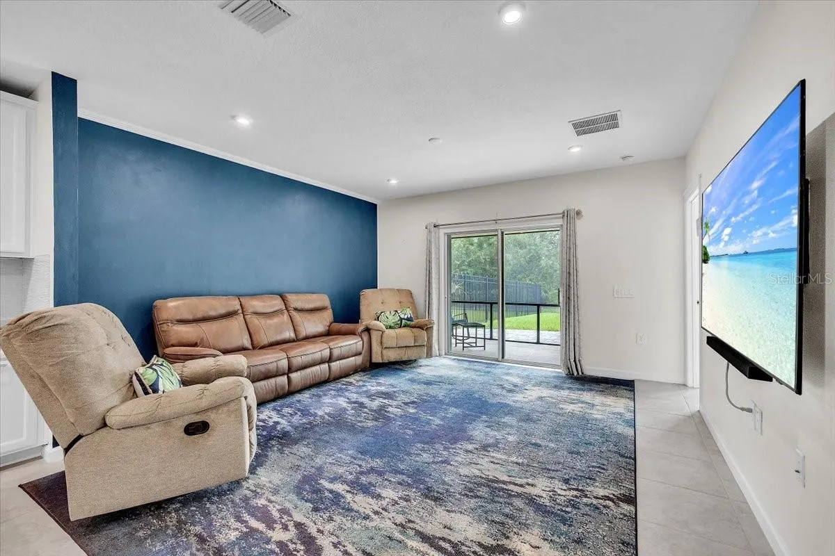 1808 W PALMS DR