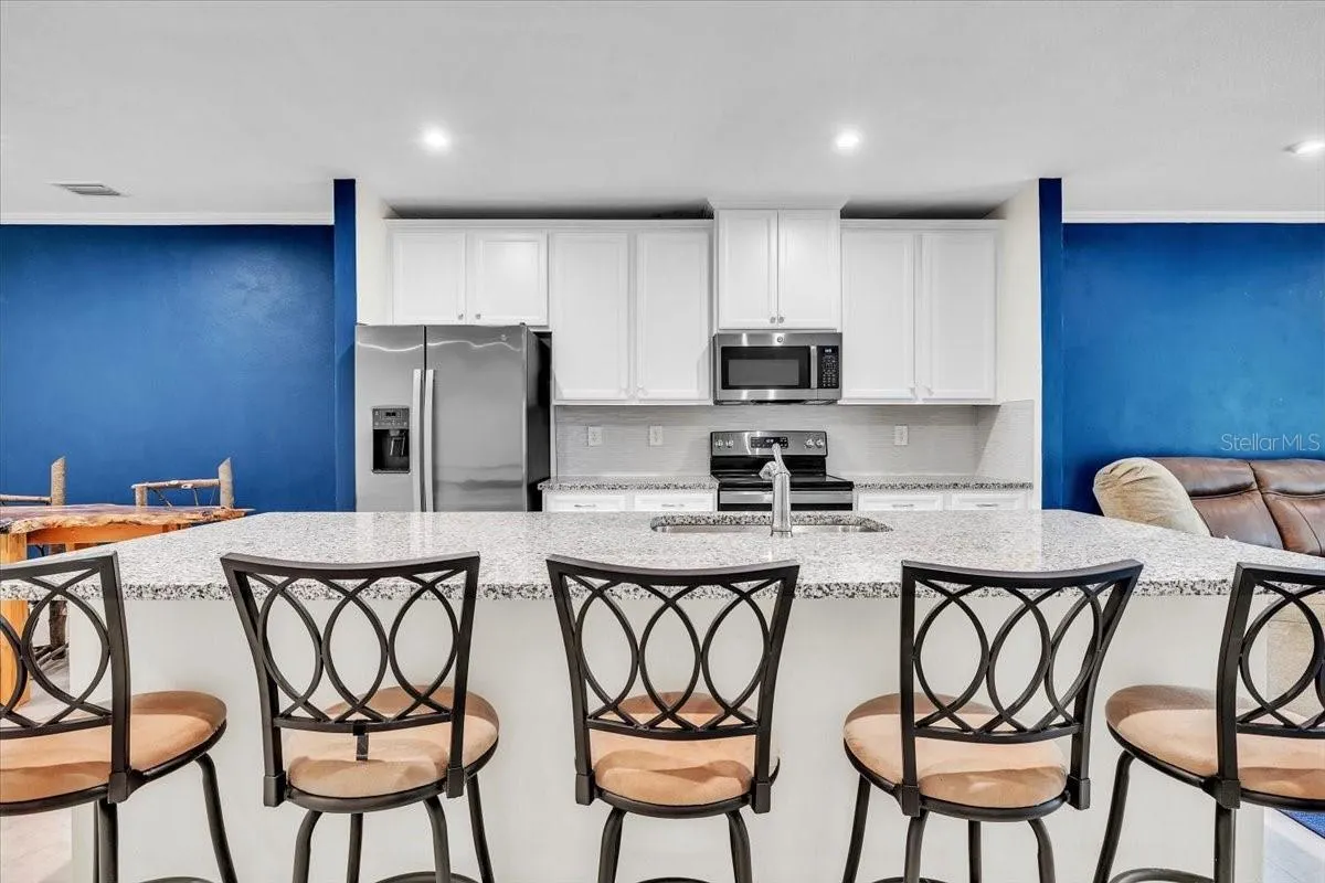 1808 W PALMS DR