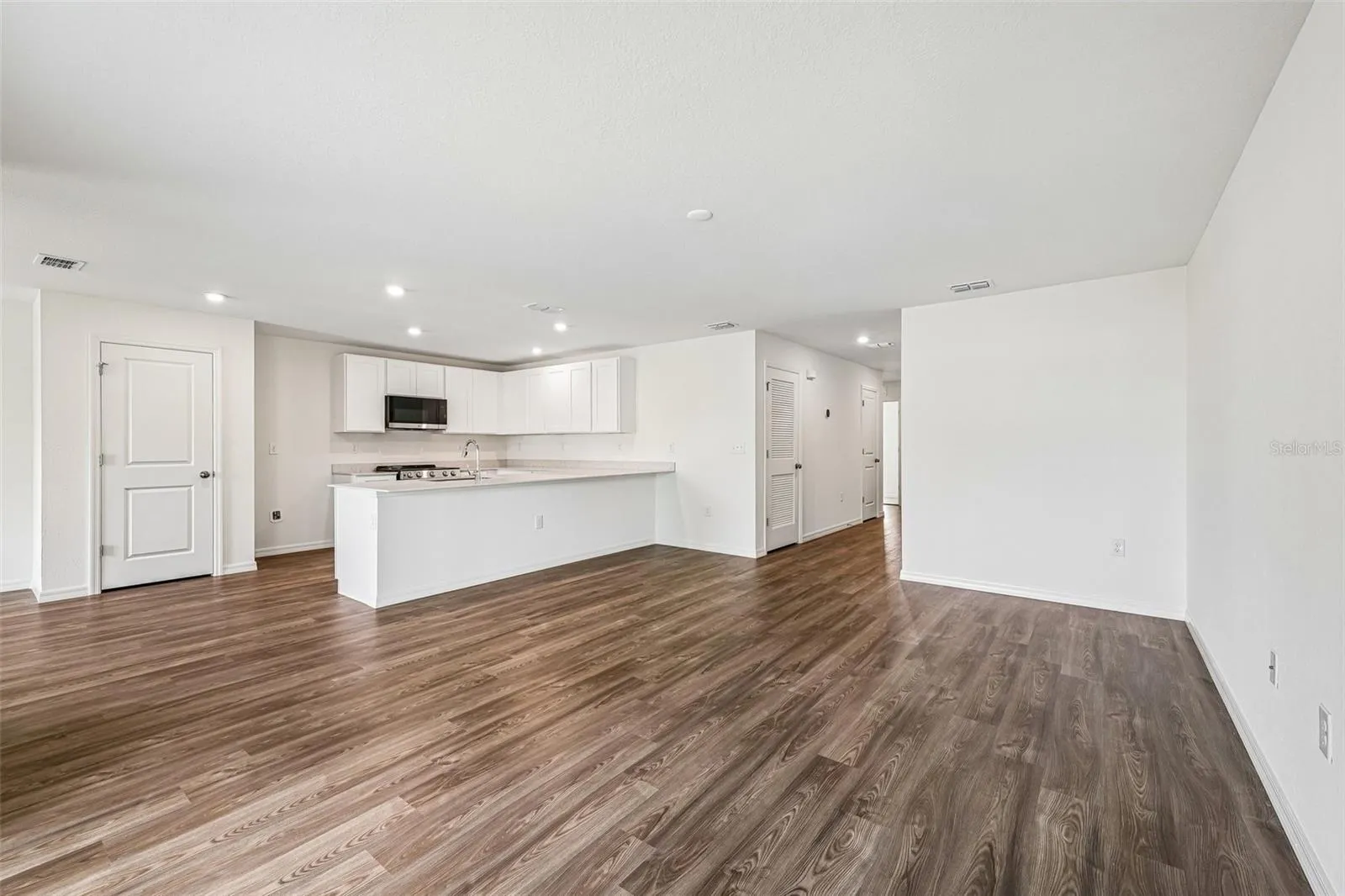8235 97TH CT