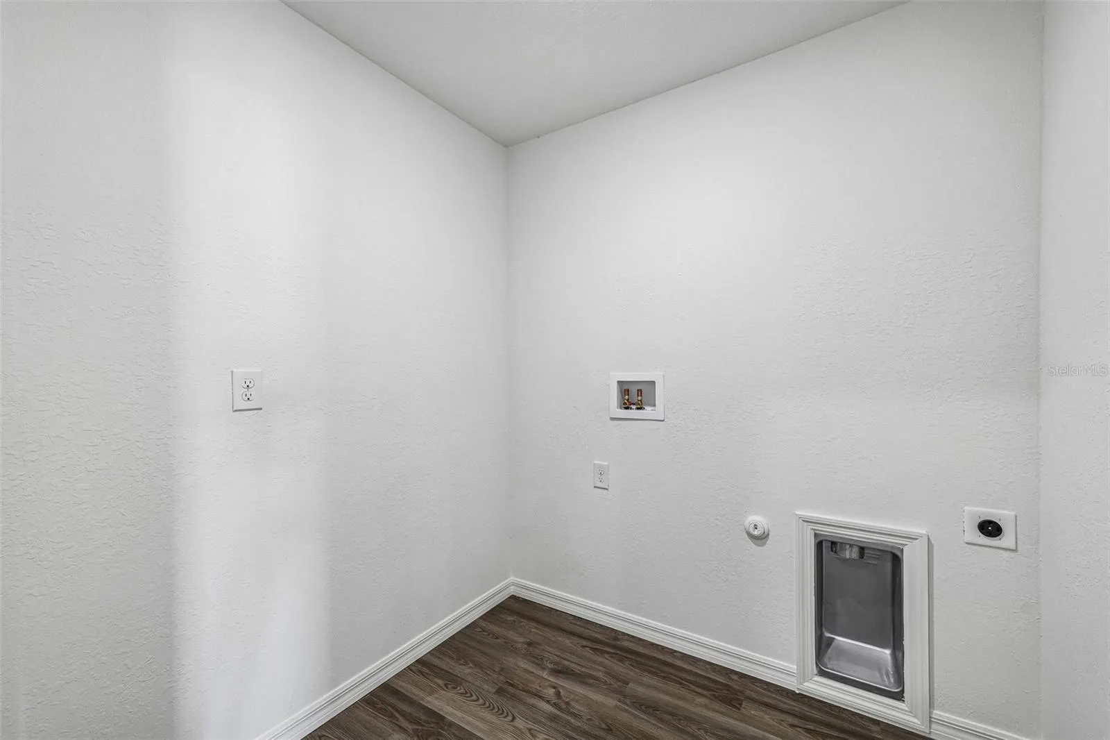 8235 97TH CT