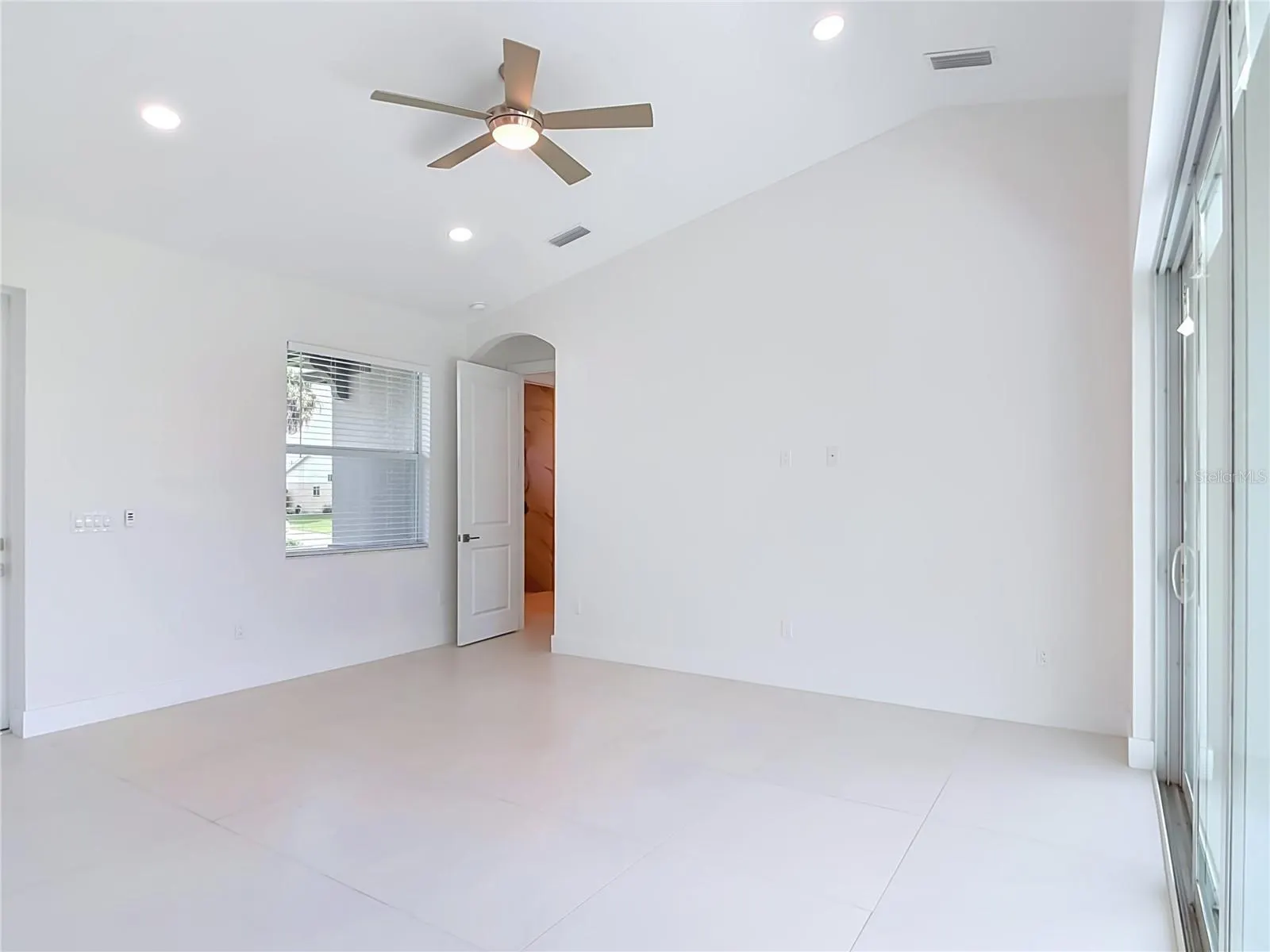 18467 MORRISSON AVE