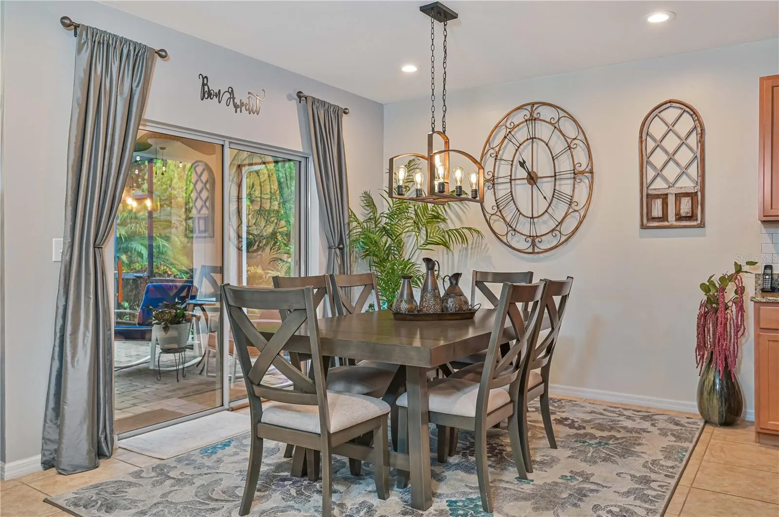 7092 MIKASA DR