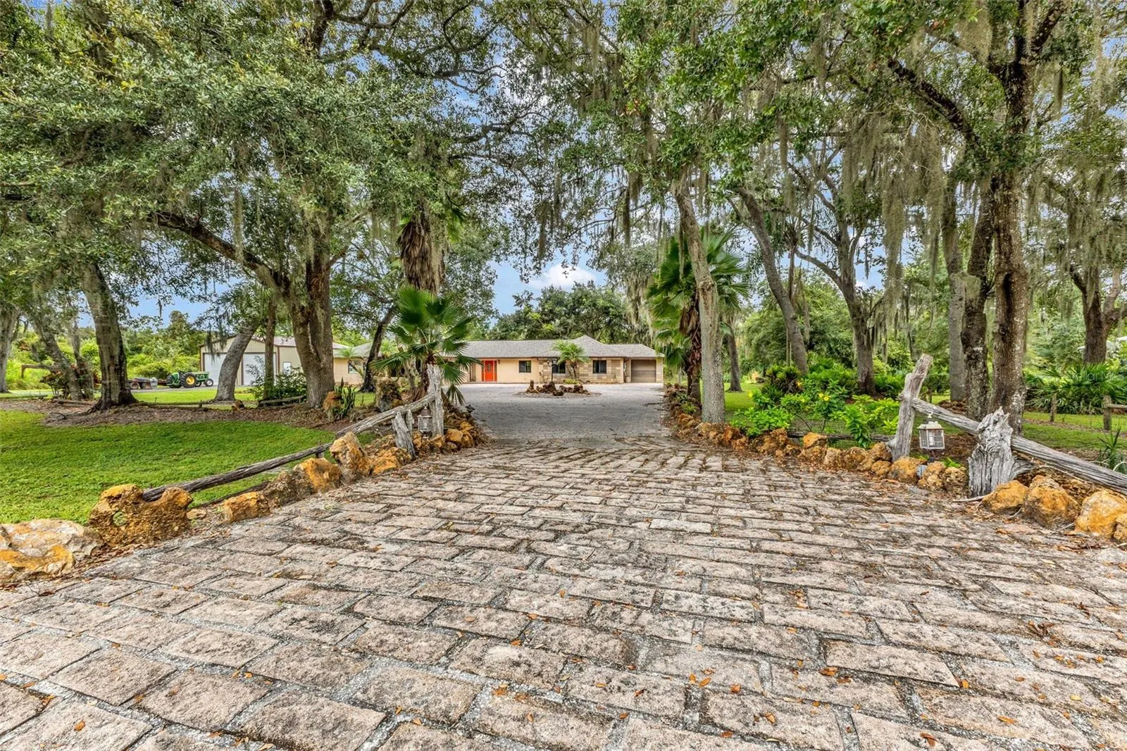 2827 SE CREEKWOOD TER