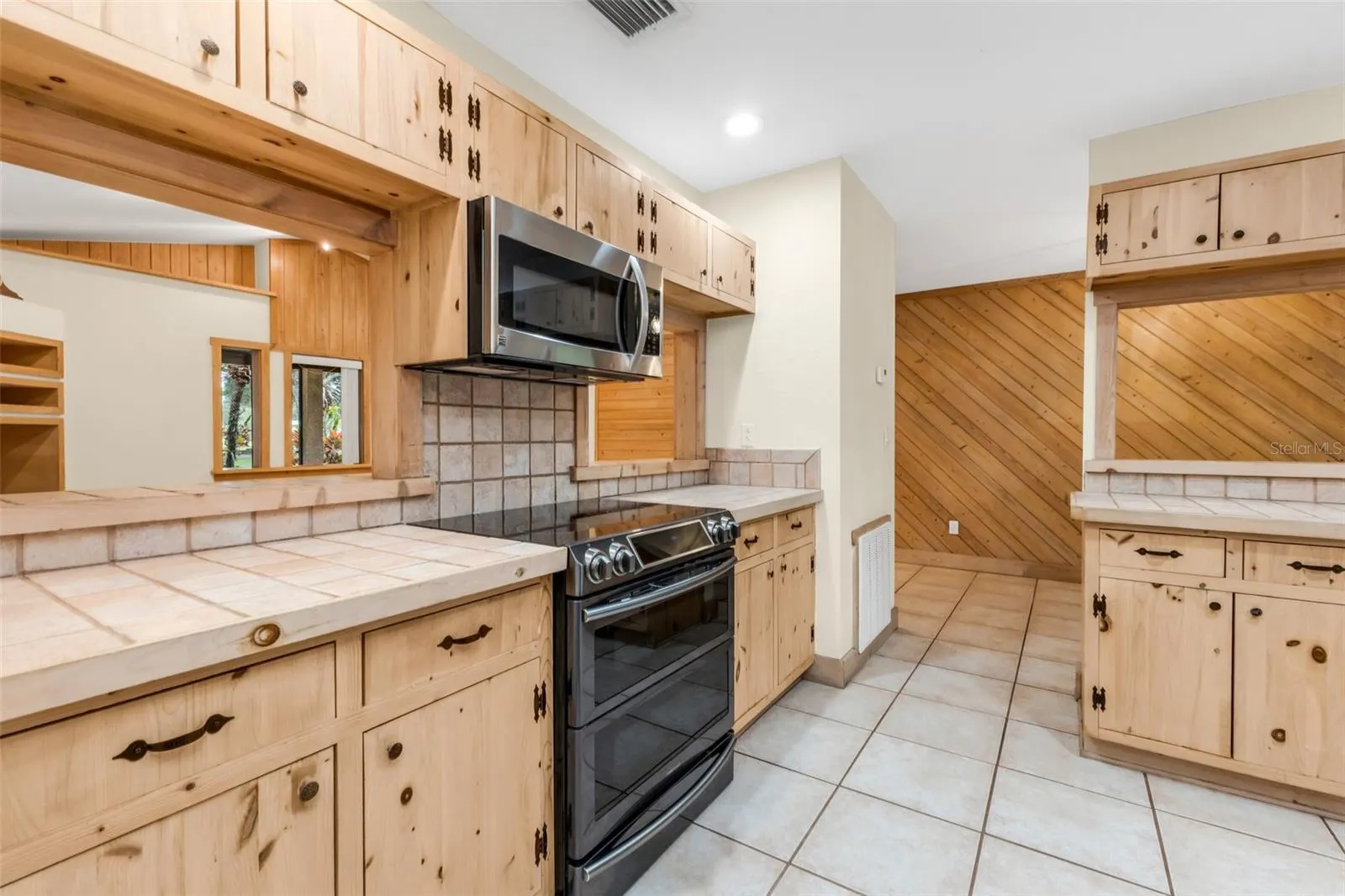 2827 SE CREEKWOOD TER