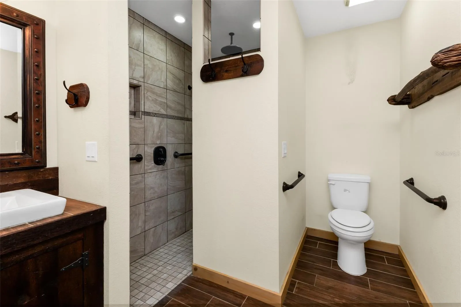2827 SE CREEKWOOD TER