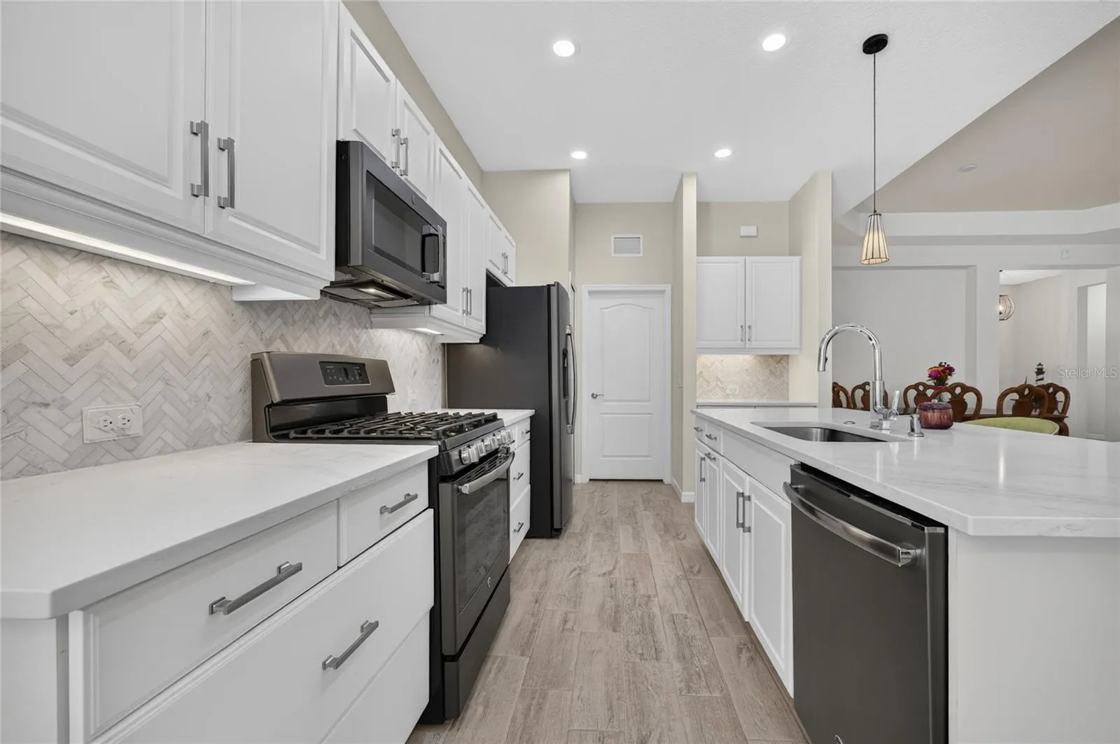 3803 WOODCLIFF LAKE TER