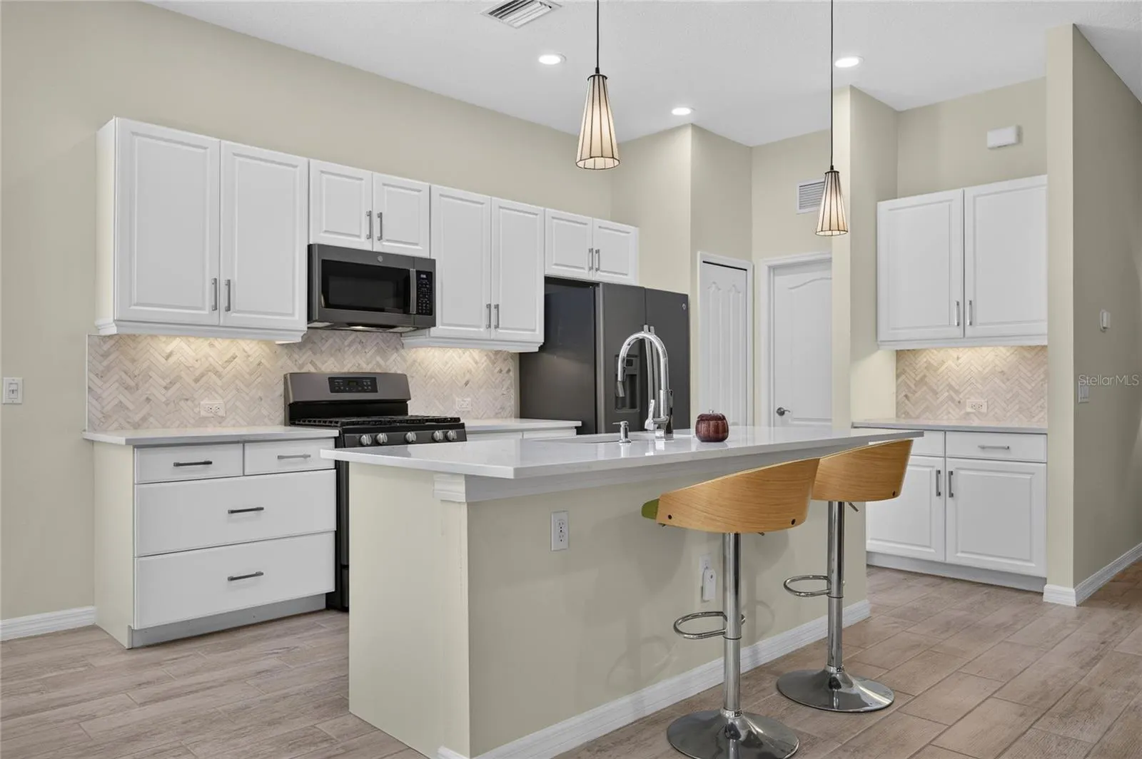 3803 WOODCLIFF LAKE TER