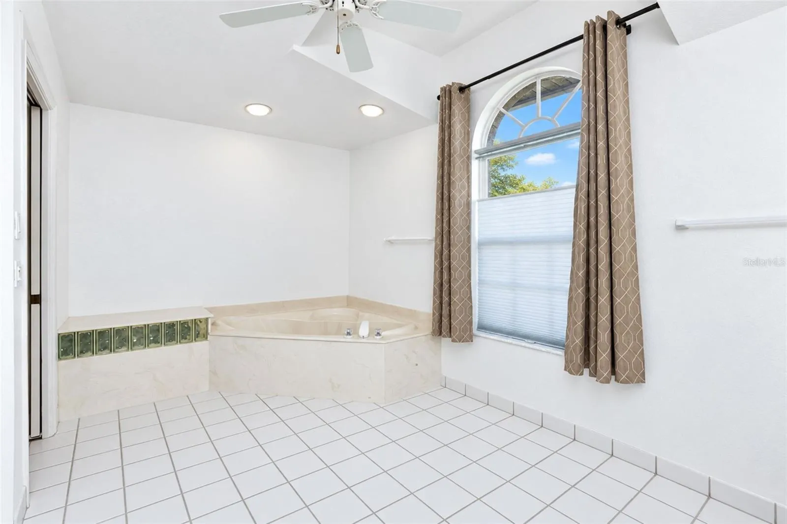 25179 CAMPOS DR