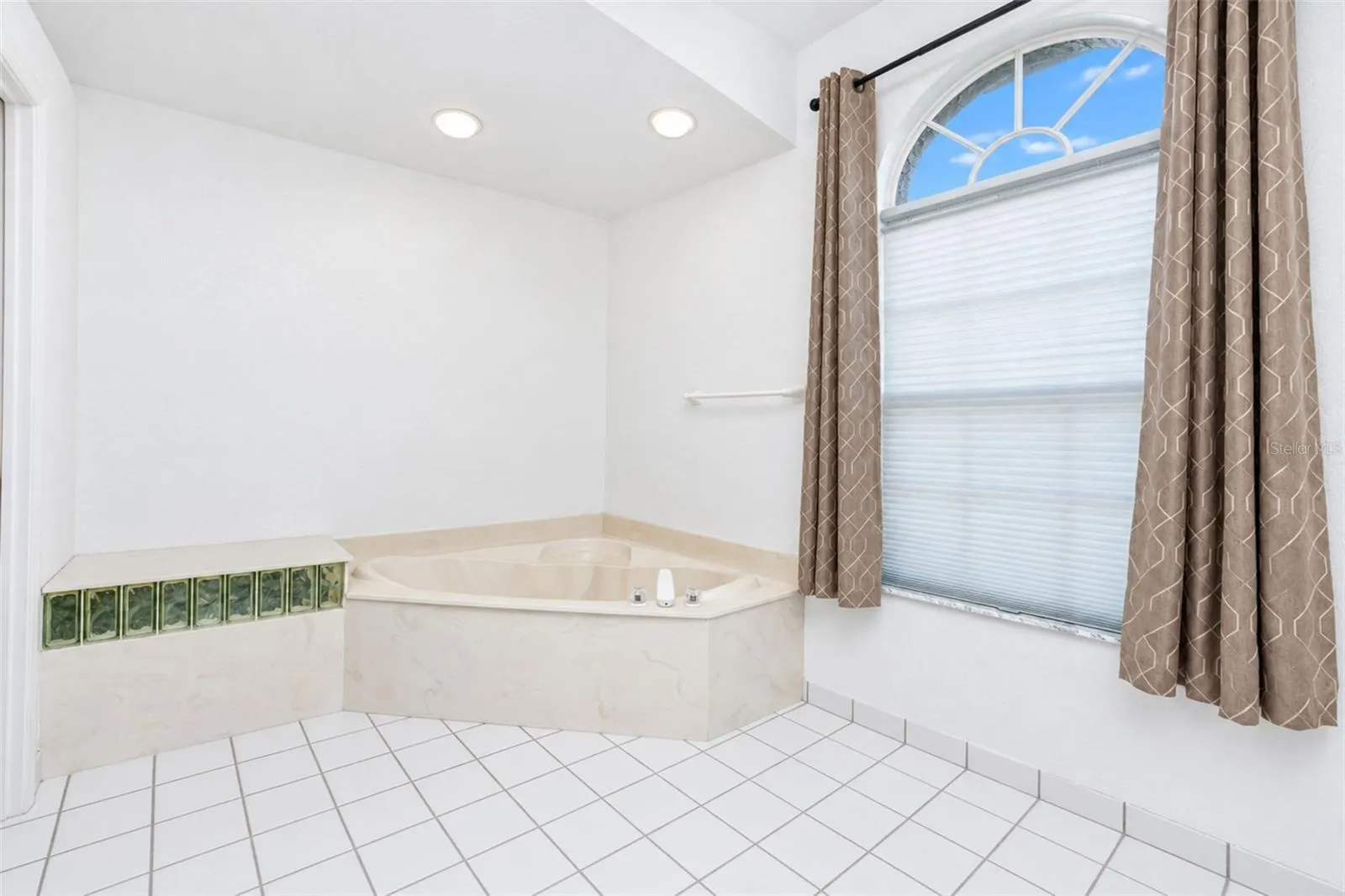 25179 CAMPOS DR