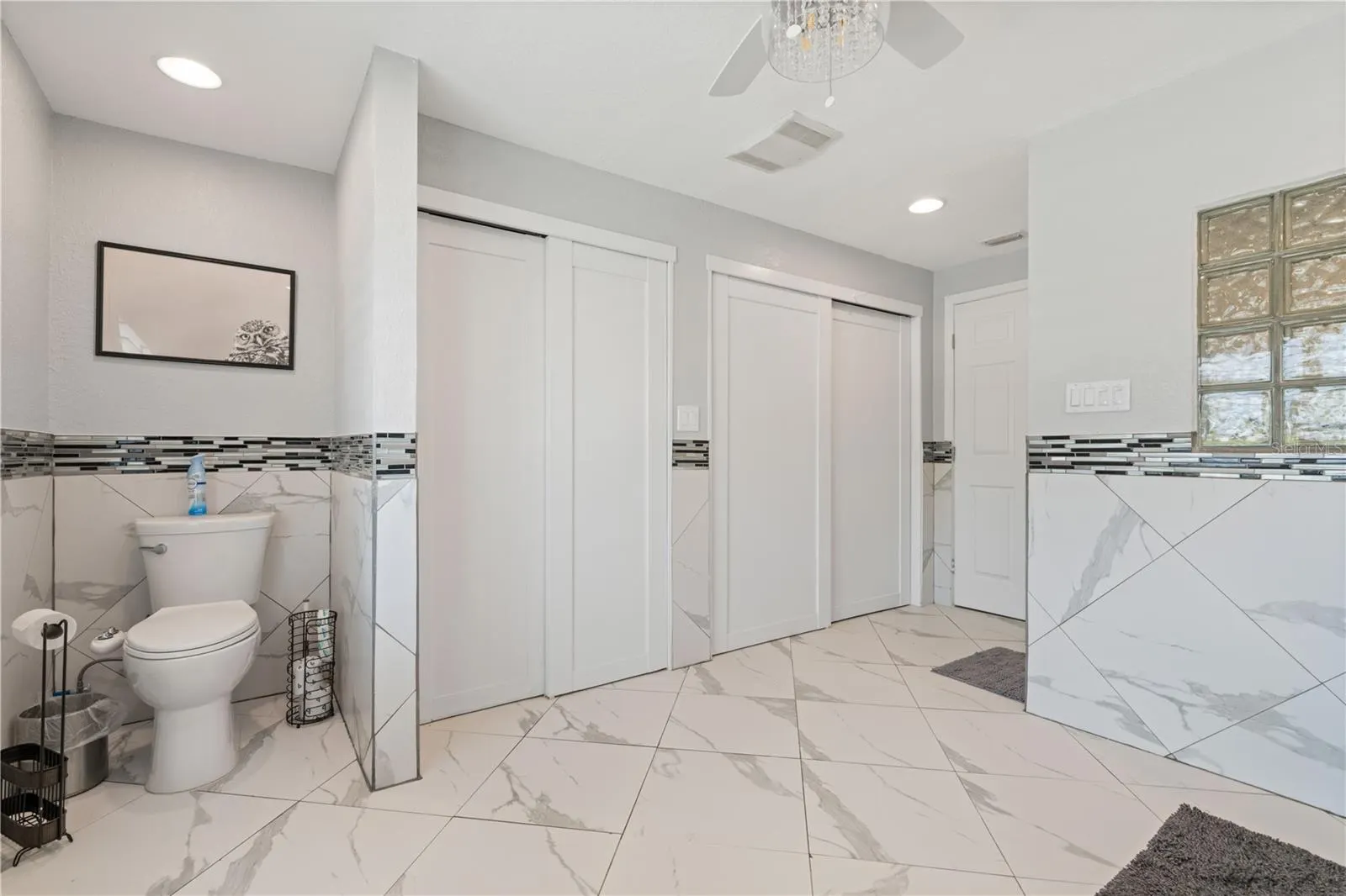 2211 PALM TREE DR