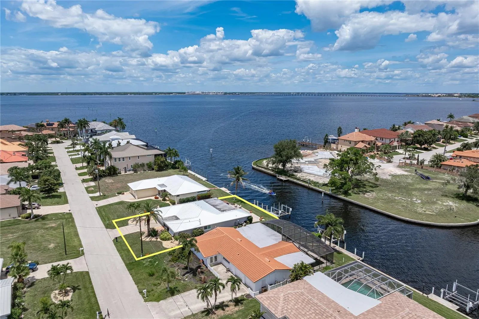 2211 PALM TREE DR