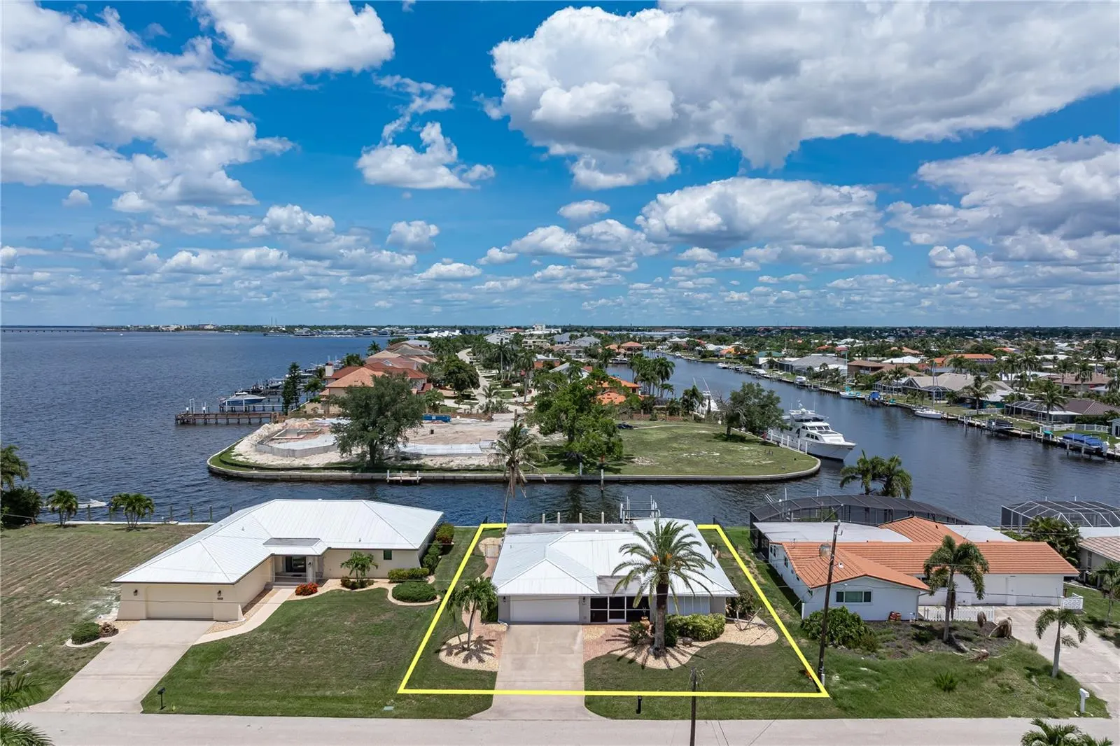 2211 PALM TREE DR