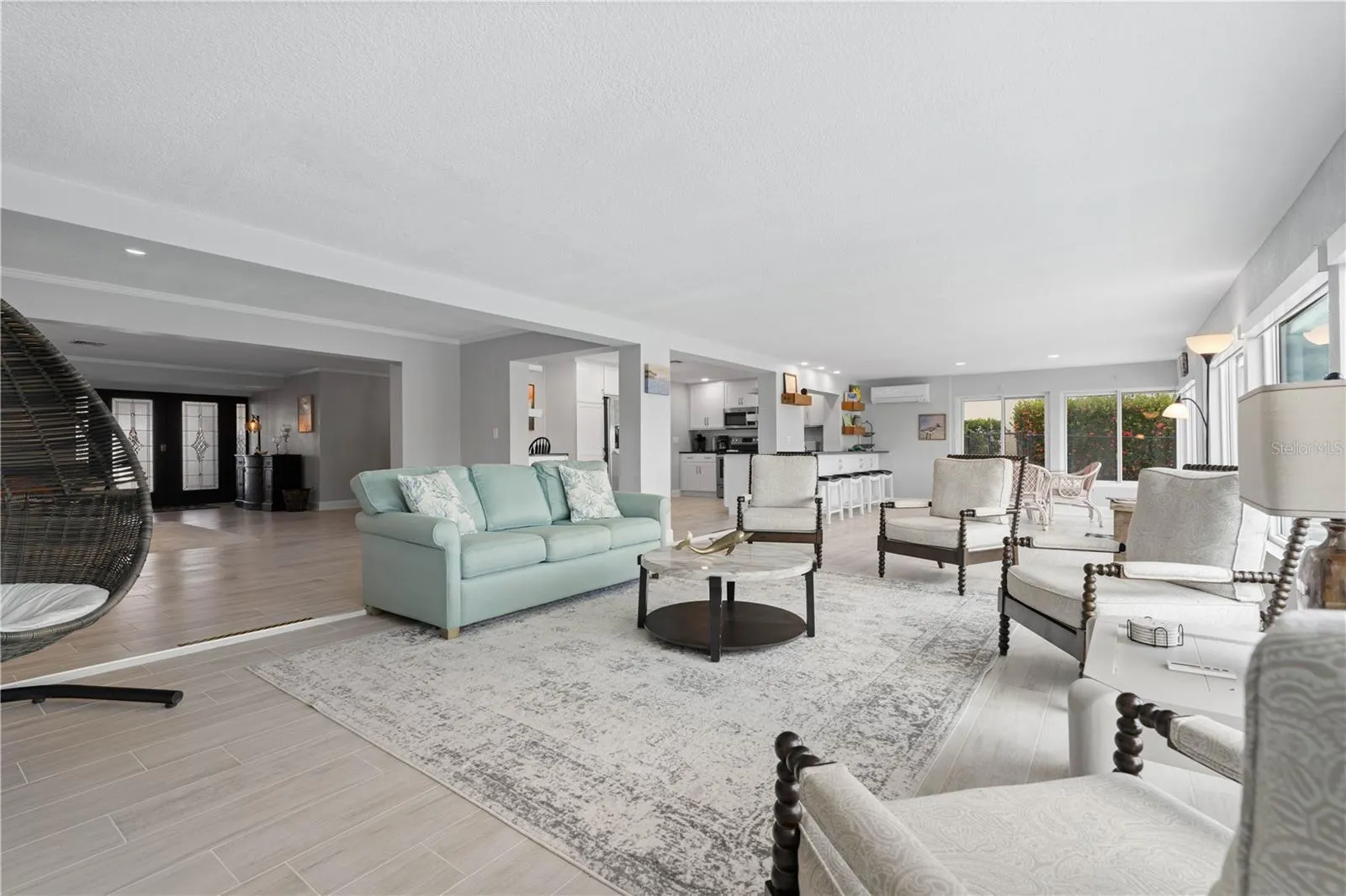2211 PALM TREE DR