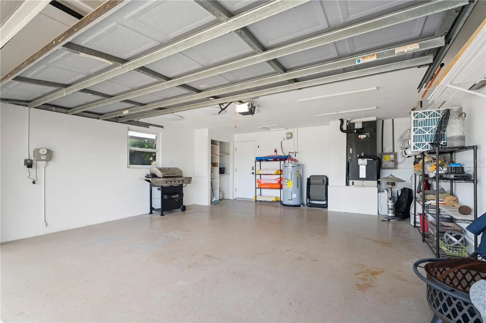 2211 PALM TREE DR