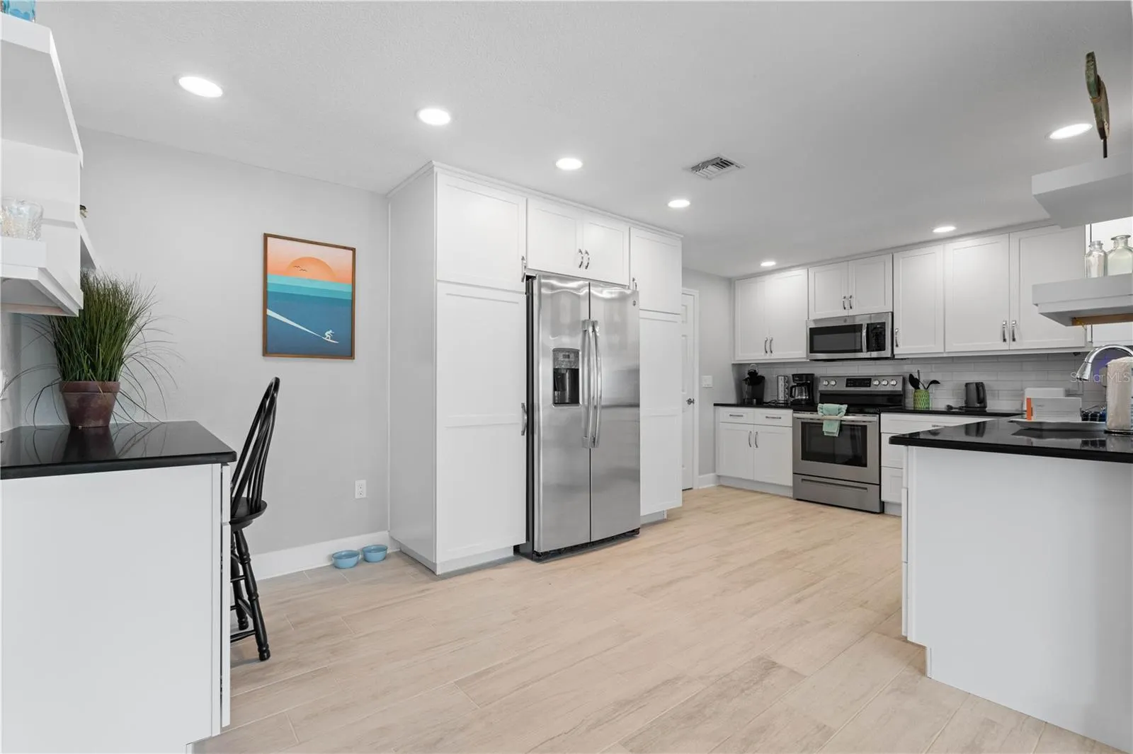 2211 PALM TREE DR