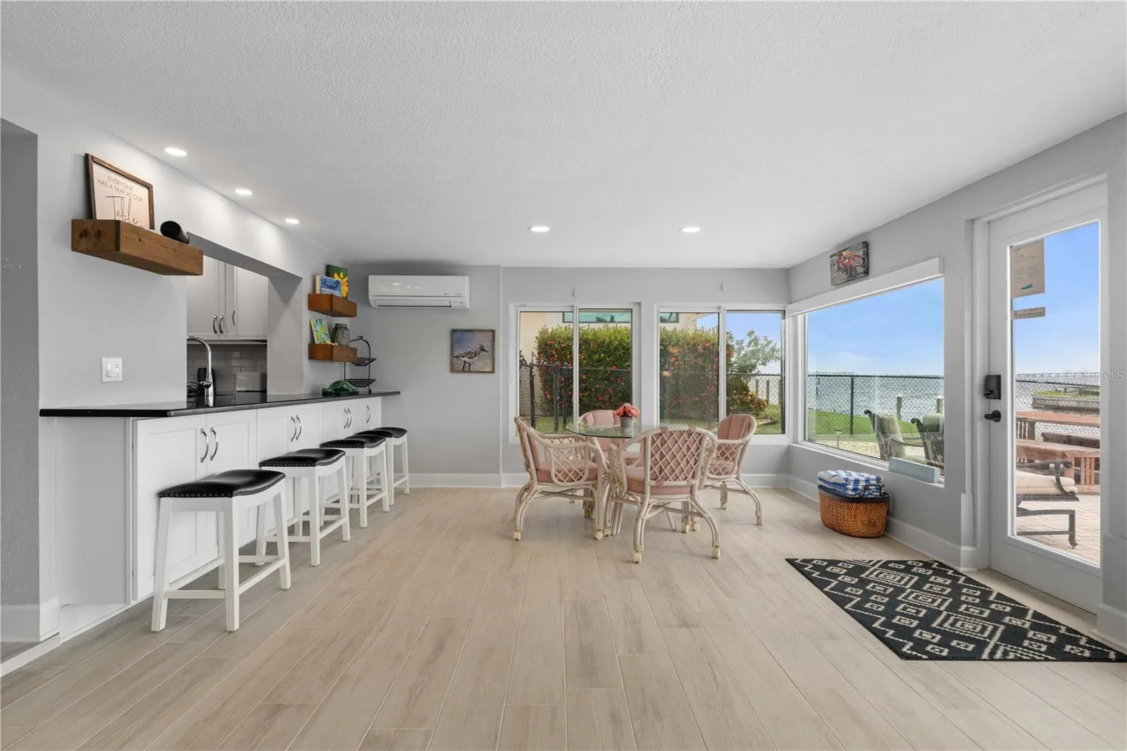 2211 PALM TREE DR