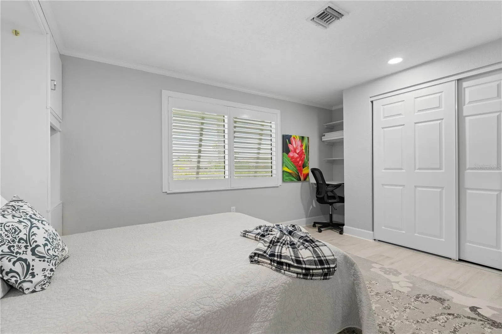 2211 PALM TREE DR