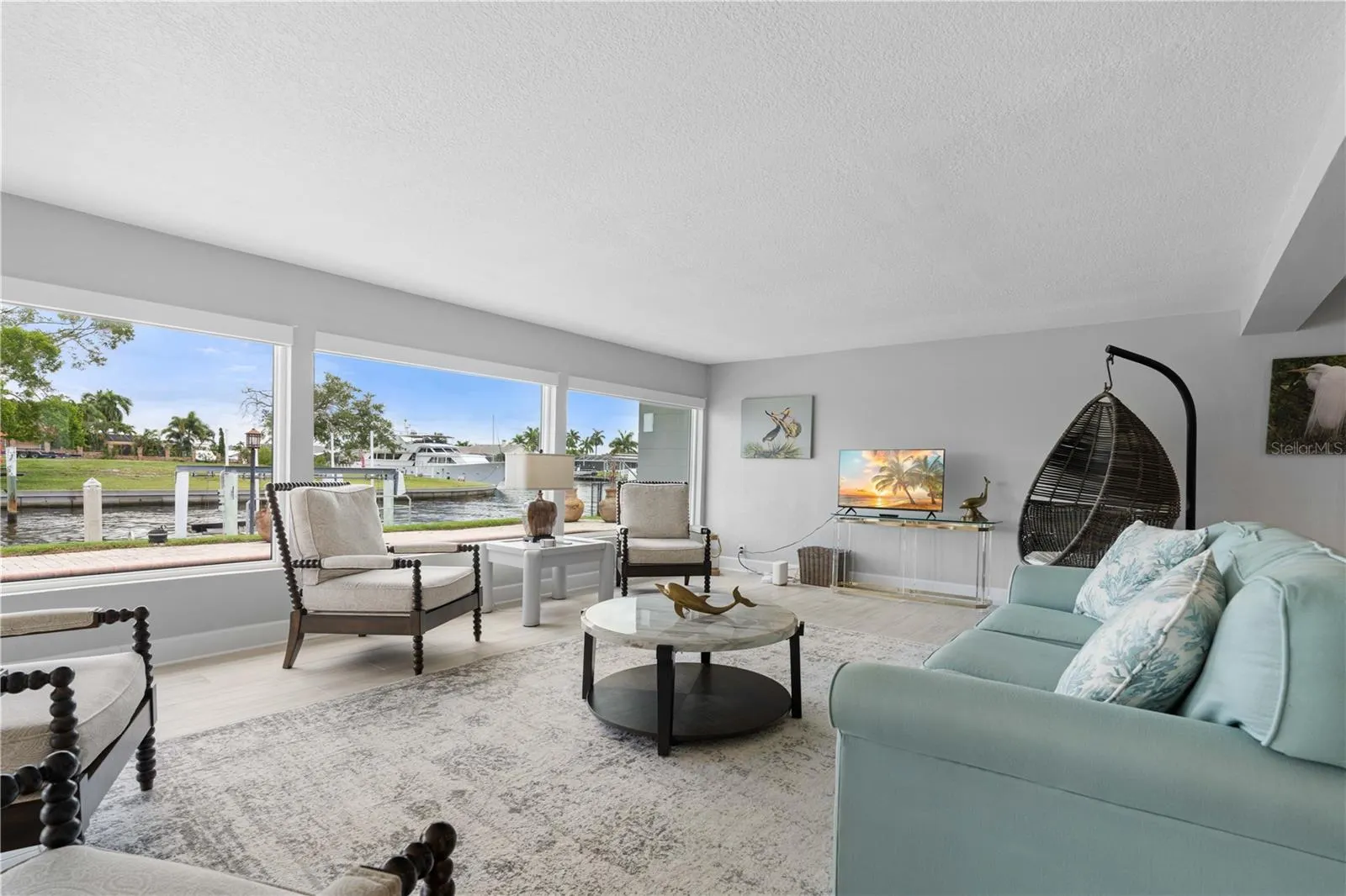 2211 PALM TREE DR