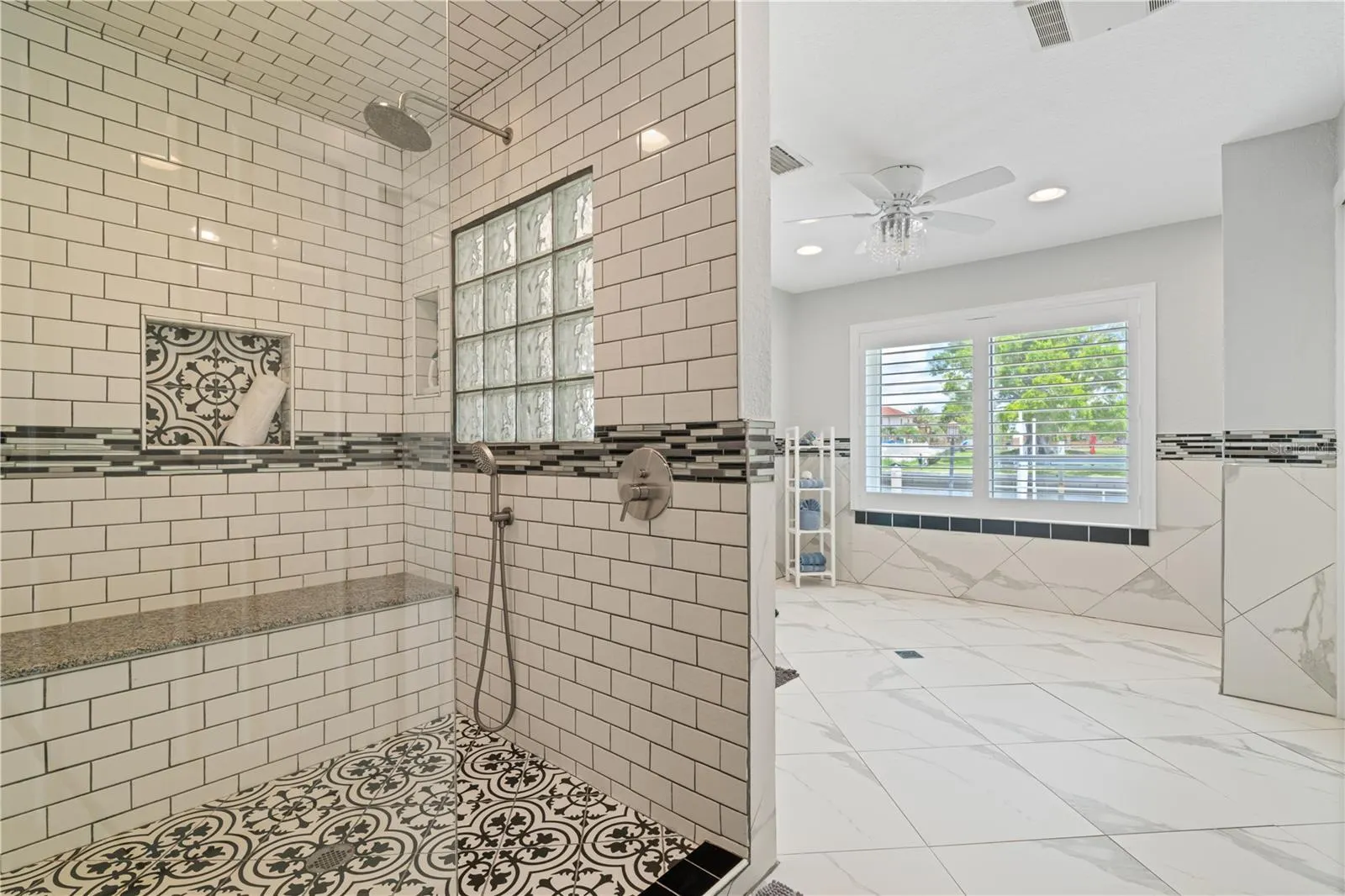 2211 PALM TREE DR